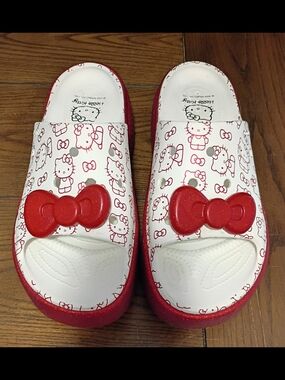 CROCS X Hello Kitty Stomp Slide